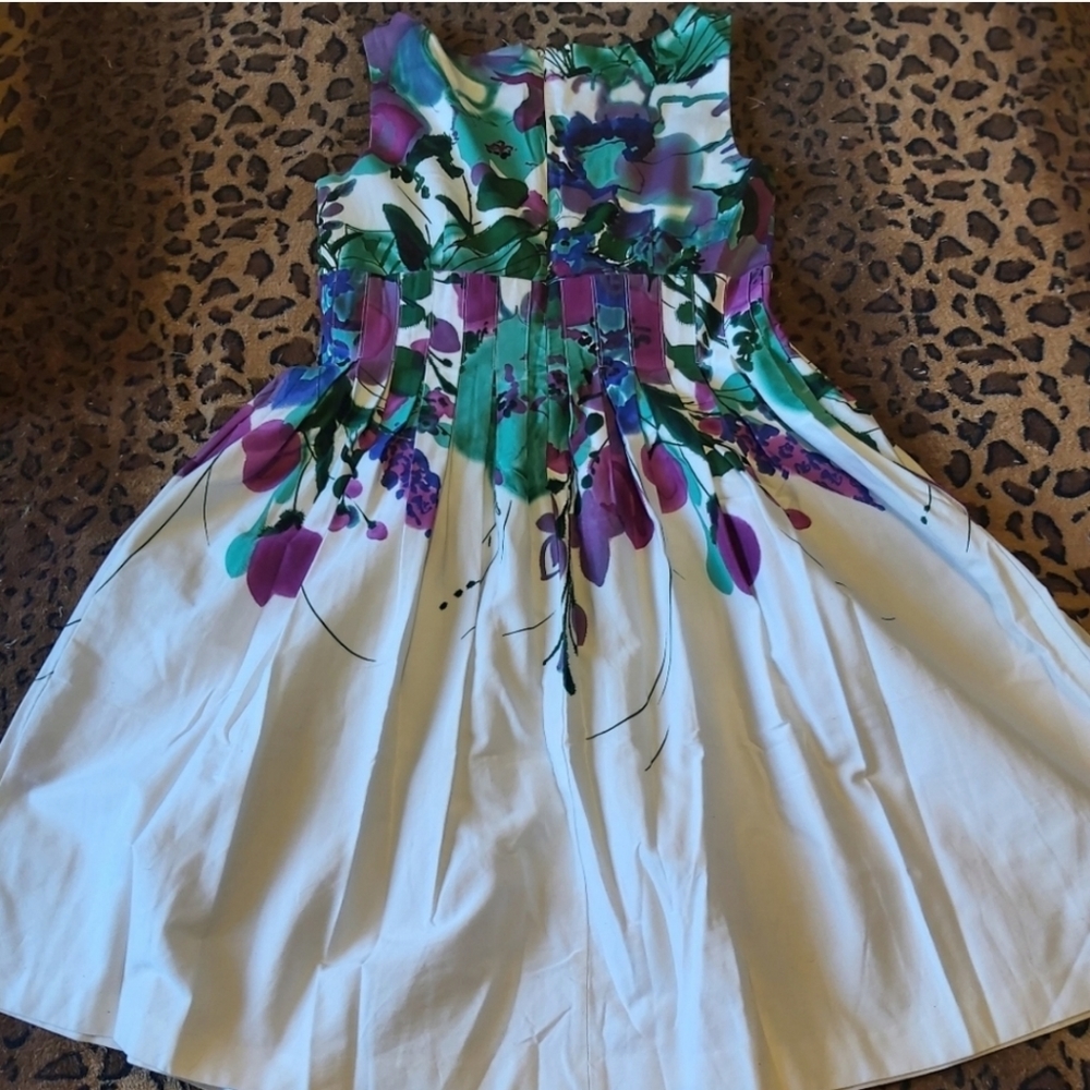 Pretty Summer Dress - Picture 3 of 4